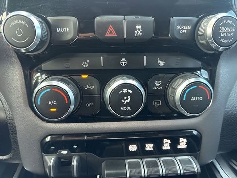 Used 2022 RAM 2500 Big Horn w/ Level C Equiment Group image 18