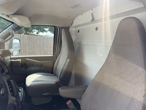 Used 2018 Chevrolet Express 3500 w/ Power Convenience Package RWD image 13