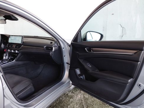 Used 2020 Honda Accord LX image 9