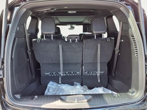 New 2027 Chrysler Pacifica Limited FWD image 5