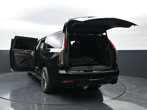 Used 2023 Cadillac Escalade ESV V AWD/4WD image 45