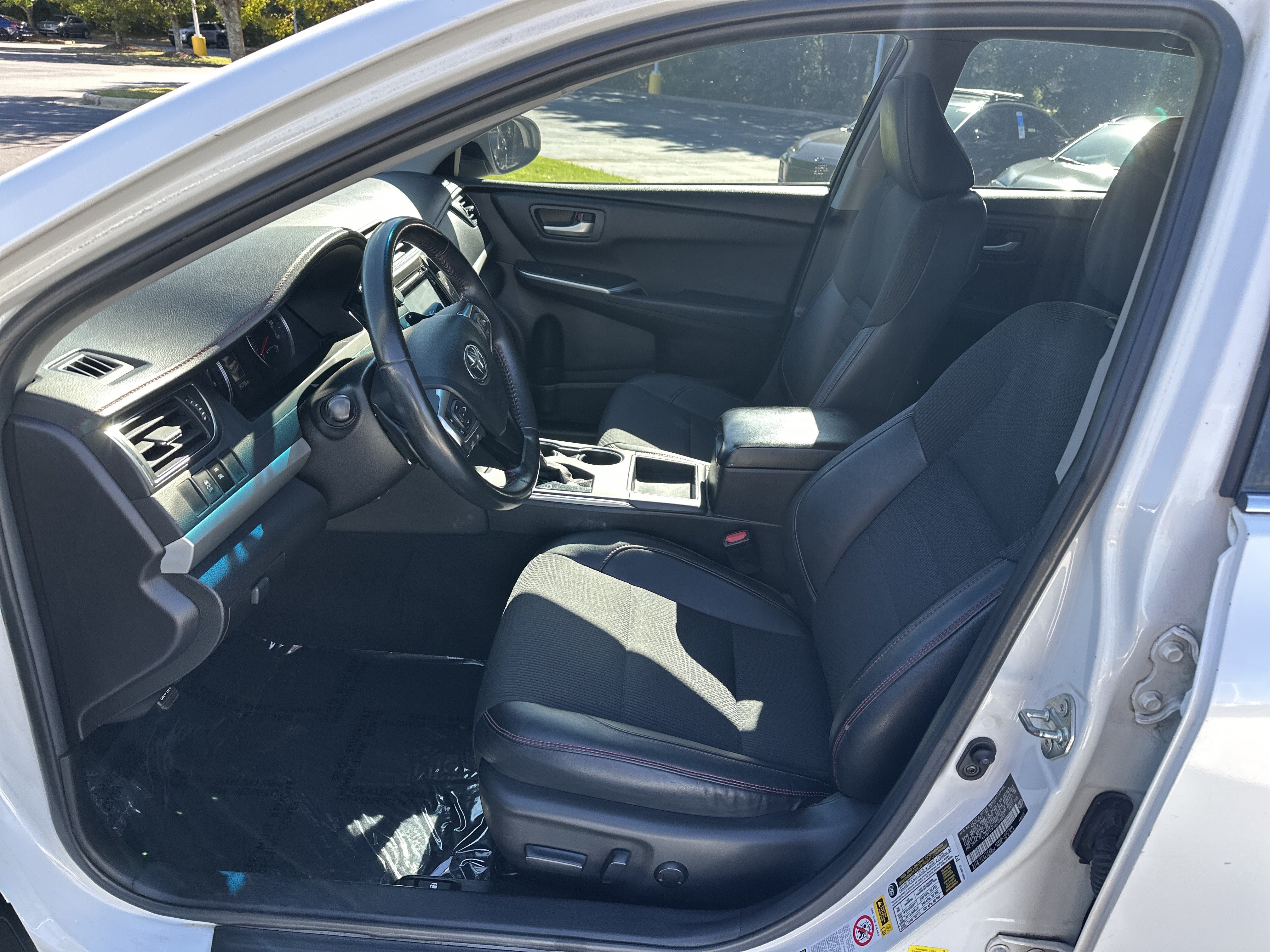 Used 2016 Toyota Camry SE FWD image 16