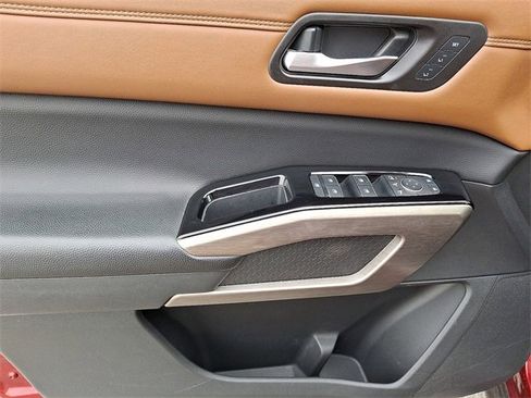 Used 2023 Nissan Pathfinder Platinum image 14