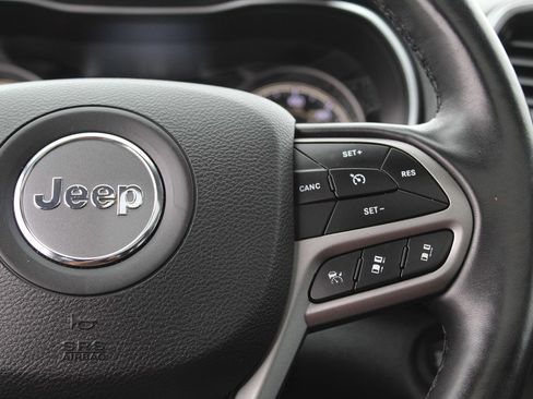 Used 2019 Jeep Cherokee Limited w/ Technology Group image 14