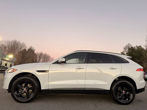 Used 2020 Jaguar F-PACE Premium image 2