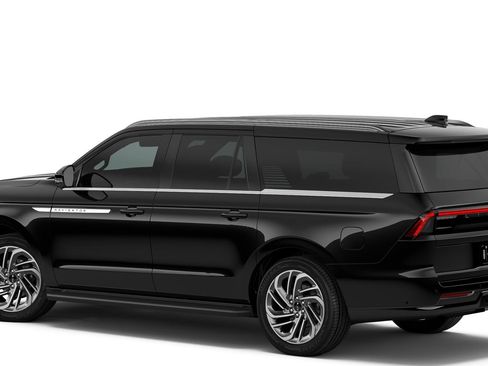 New 2026 Lincoln Navigator L Premier image 2