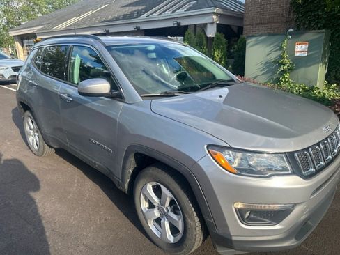 Used 2019 Jeep Compass Latitude AWD/4WD image 4