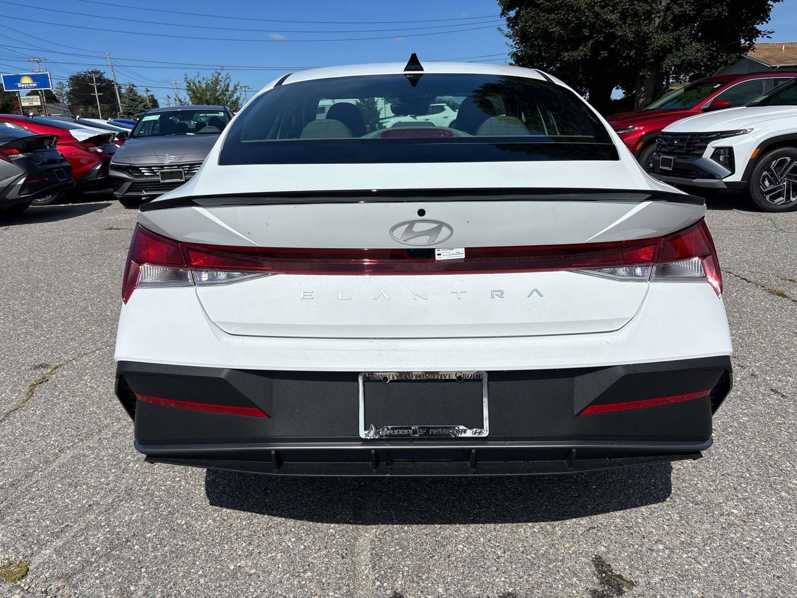 Used 2025 Hyundai Elantra Sport FWD image 3