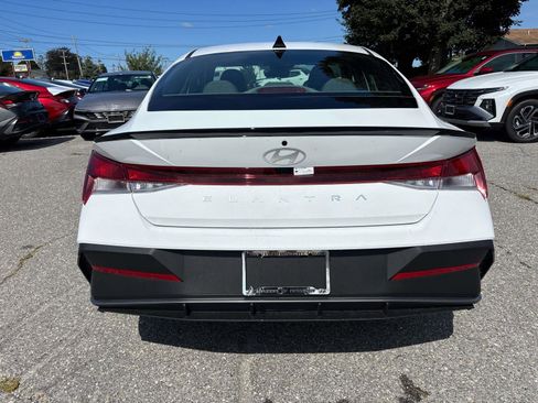 Used 2025 Hyundai Elantra Sport FWD image 3