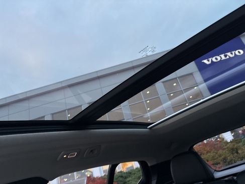 Certified 2025 Volvo XC40 B5 Plus image 34