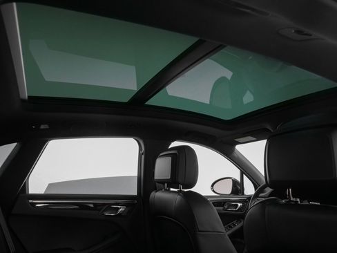 Used 2025 Porsche Macan image 25