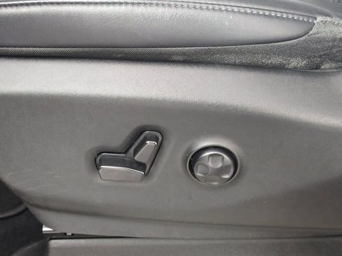 Used 2024 Chrysler Pacifica Touring-L image 22