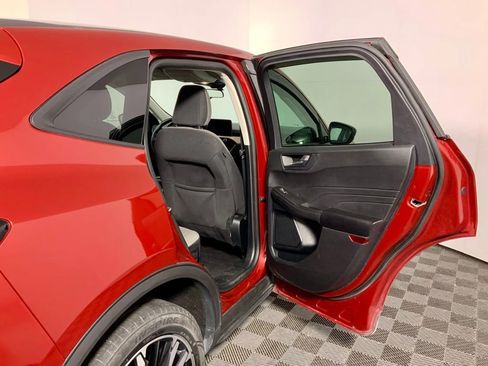 Used 2021 Ford Escape SE w/ SE Sport Appearance Package AWD/4WD image 31