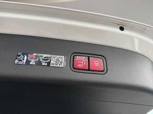 Used 2026 Mercedes-Benz GLC 300 4MATIC image 24