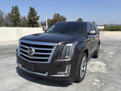 Used 2015 Cadillac Escalade Premium image 3