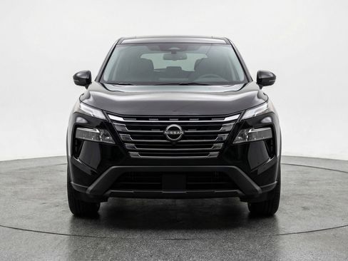 Used 2025 Nissan Rogue SV FWD image 2