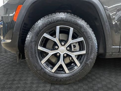 Used 2023 Jeep Grand Cherokee L Limited AWD/4WD image 14