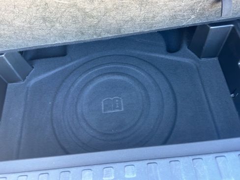 Used 2023 Chevrolet Equinox LT image 48