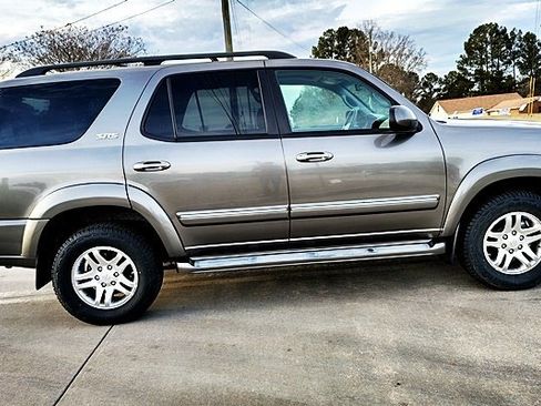 Used 2007 Toyota Sequoia SR5 AWD/4WD image 10