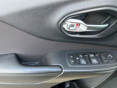 Used 2015 Jeep Cherokee Latitude AWD/4WD image 13