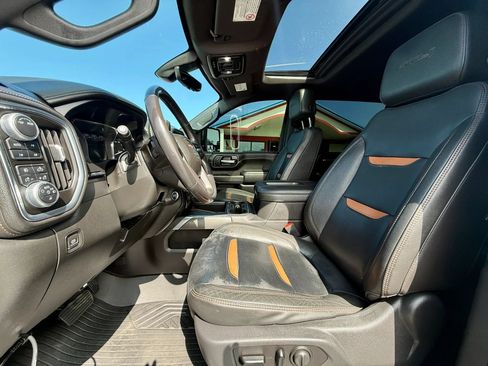 Used 2020 GMC Sierra 2500 AT4 w/ AT4 Premium Package AWD/4WD image 9