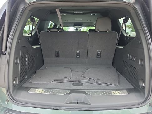 Used 2024 Chevrolet Suburban RST w/ Luxury Package RWD image 33