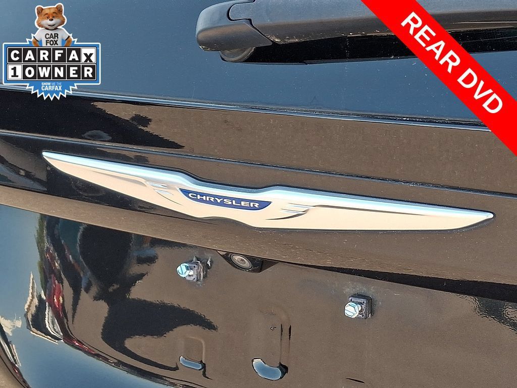 Used 2018 Chrysler Pacifica Touring-L FWD image 32