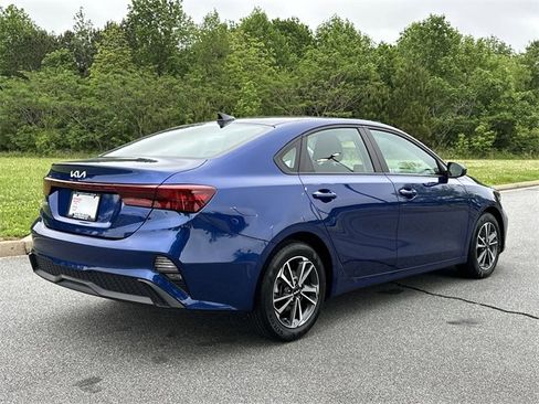 Used 2022 Kia Forte LXS image 8