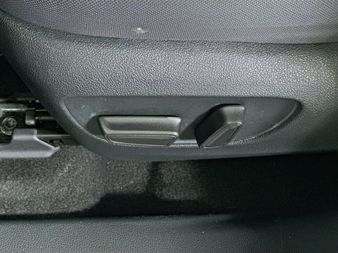 Used 2023 Toyota Highlander L FWD image 13