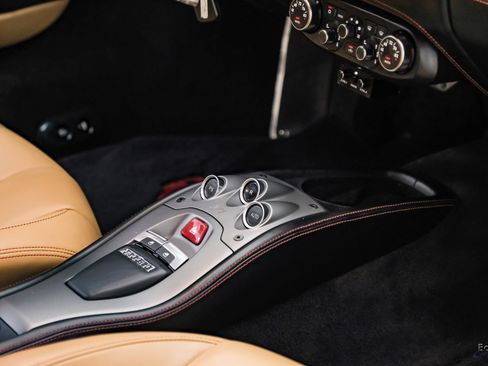 Used 2014 Ferrari 458 Italia Coupe RWD image 67