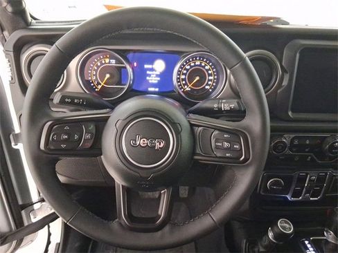 Used 2023 Jeep Gladiator Willys image 22