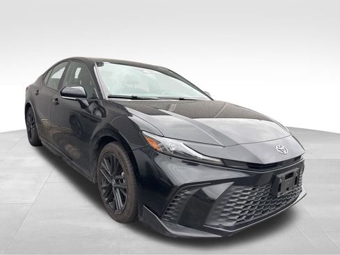 Used 2025 Toyota Camry SE image 7