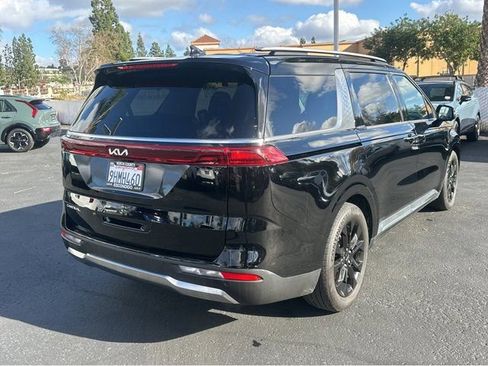 Certified 2024 Kia Carnival SX image 3