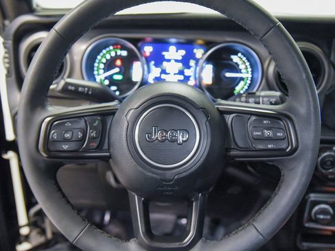 Used 2023 Jeep Wrangler Unlimited w/ Sun & Screen Package image 28