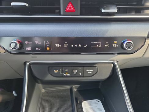 New 2026 Kia Carnival EX FWD image 31
