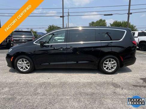 Used 2025 Chrysler Pacifica Select w/ Uconnect Theater Family Group FWD image 44