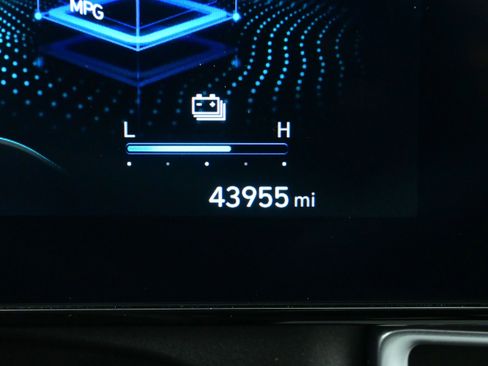 Used 2023 Hyundai Elantra Limited image 25