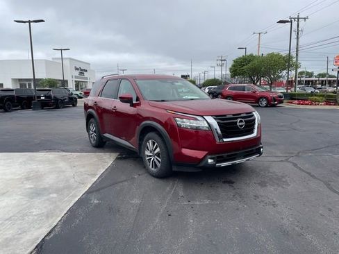 Used 2022 Nissan Pathfinder SL AWD/4WD image 3