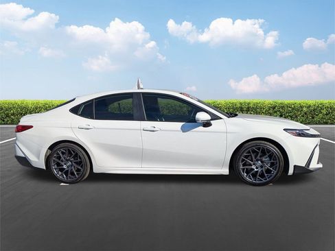 Certified 2025 Toyota Camry SE w/ Convenience Package image 3