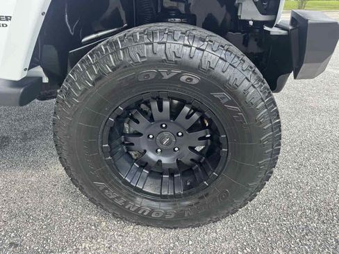 Used 2012 Jeep Wrangler Unlimited Sahara AWD/4WD image 34