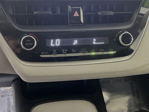 Used 2021 Toyota Corolla LE FWD image 22