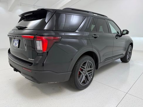Used 2025 Ford Explorer ST-Line w/ ST-Line Street Pack image 7