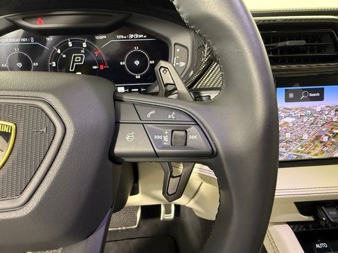 Used 2025 Lamborghini Urus SE image 18