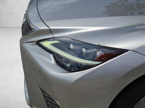 Used 2022 Lexus LS 500 w/ Accessory Package (Z2) RWD image 14