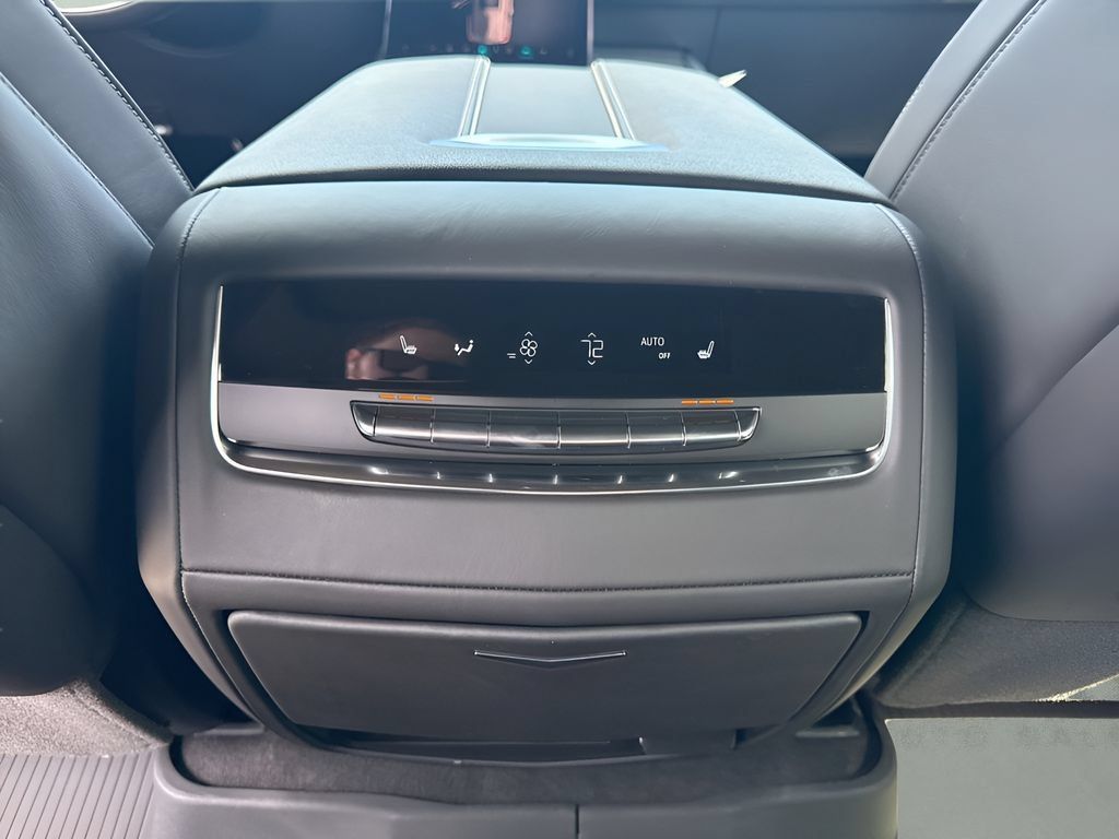 Used 2025 Cadillac Escalade ESV Sport Platinum AWD/4WD image 16