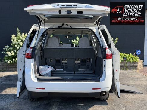 Used 2016 Toyota Sienna LE FWD image 24