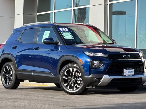 Used 2022 Chevrolet TrailBlazer LT w/ Sun and Liftgate Package image 2