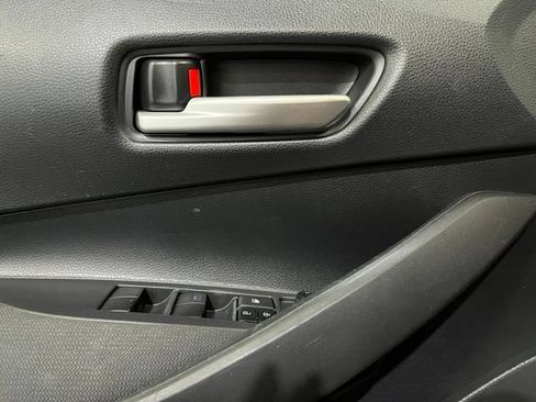 Used 2020 Toyota Corolla LE FWD image 12