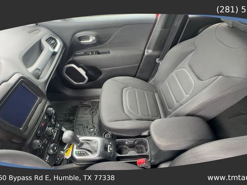 Used 2019 Jeep Renegade Latitude AWD/4WD image 14