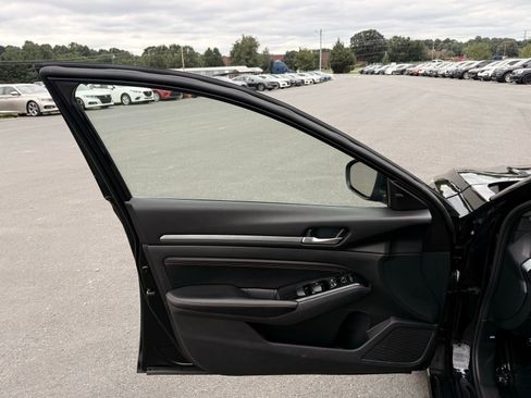 Used 2023 Nissan Altima 2.5 SR FWD image 10
